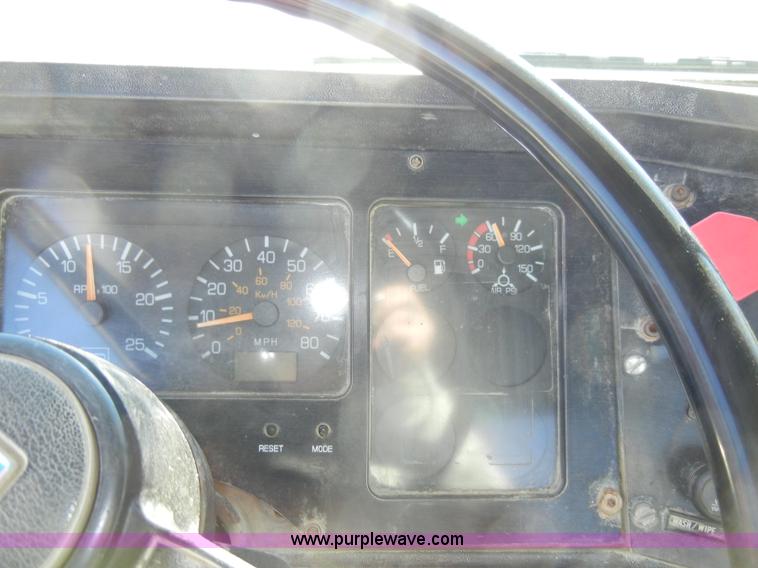 image for item A3386 1994 Volvo WG semi truck