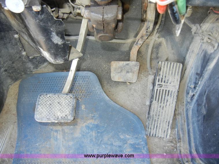 image for item A3386 1994 Volvo WG semi truck