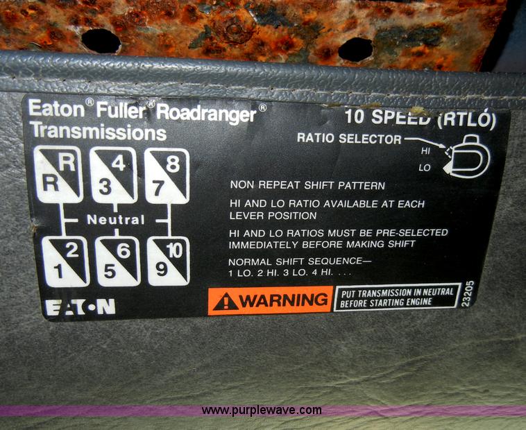 image for item A3386 1994 Volvo WG semi truck