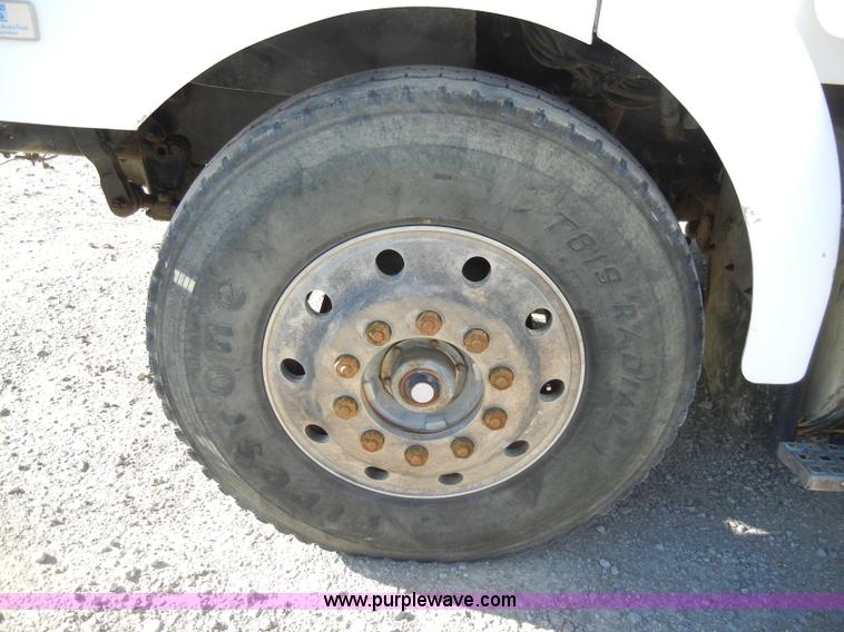 image for item A3386 1994 Volvo WG semi truck