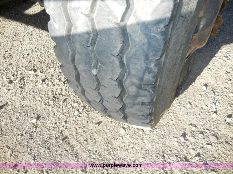 image for item A3386 1994 Volvo WG semi truck