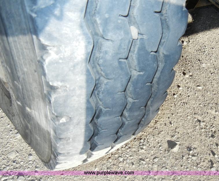 image for item A3386 1994 Volvo WG semi truck