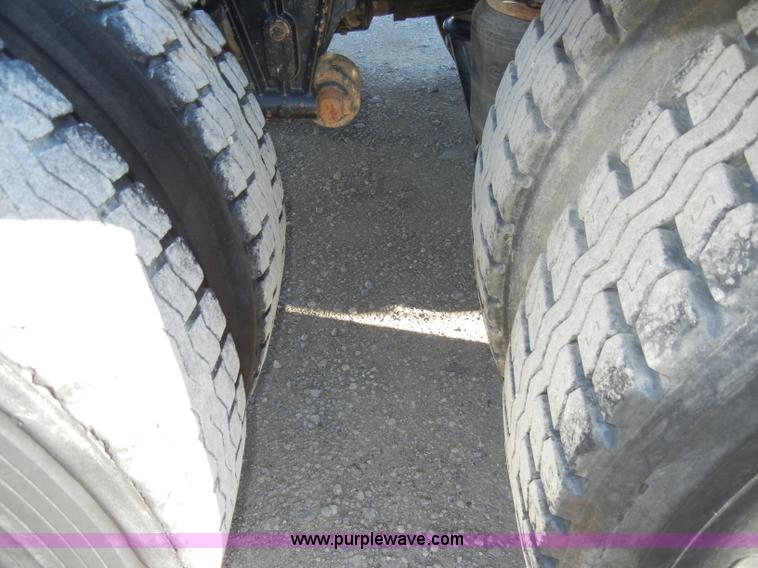 image for item A3386 1994 Volvo WG semi truck