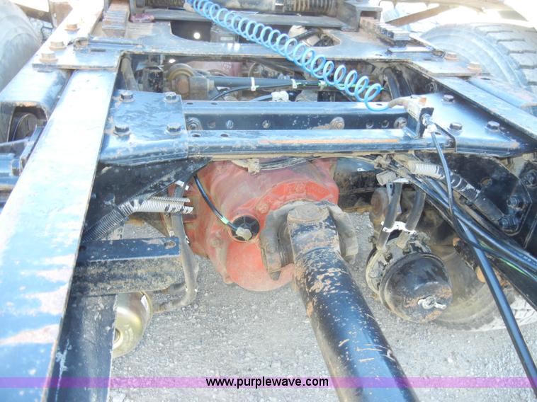 image for item A3386 1994 Volvo WG semi truck