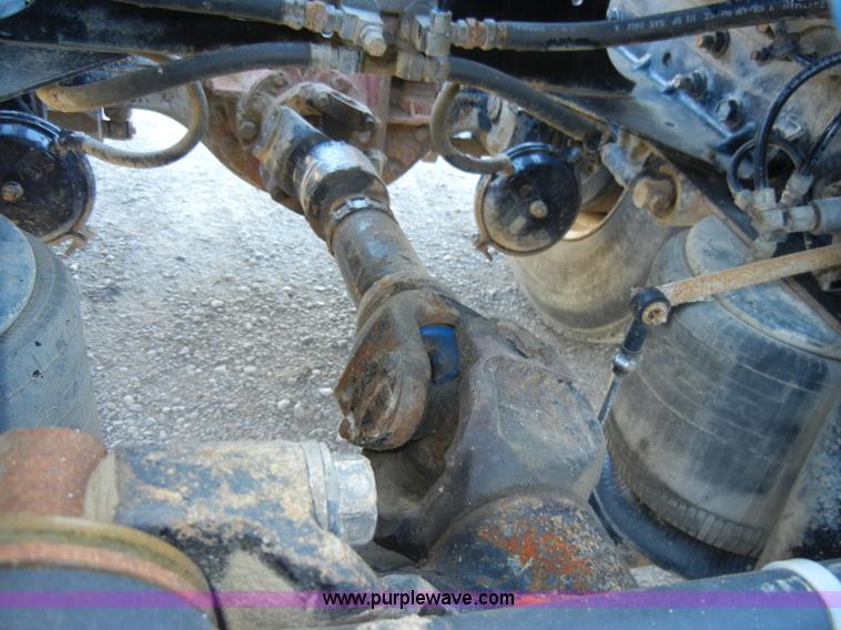 image for item A3386 1994 Volvo WG semi truck