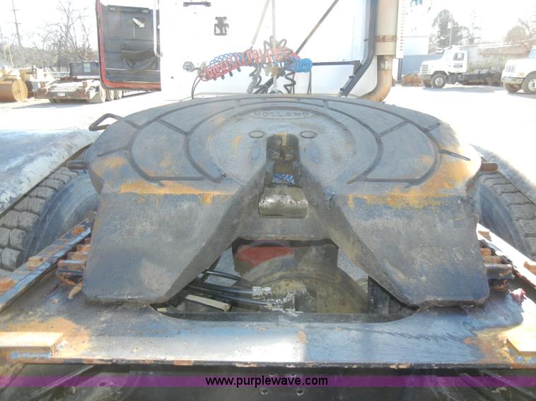 image for item A3386 1994 Volvo WG semi truck