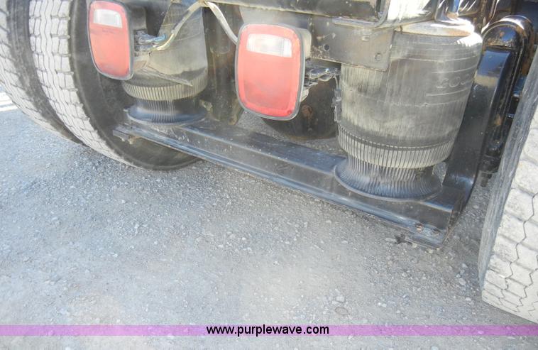 image for item A3386 1994 Volvo WG semi truck