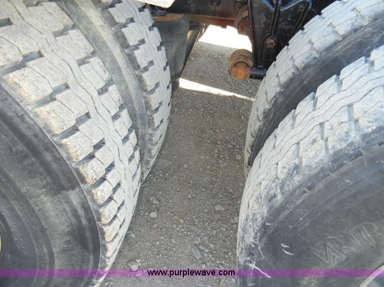 image for item A3386 1994 Volvo WG semi truck