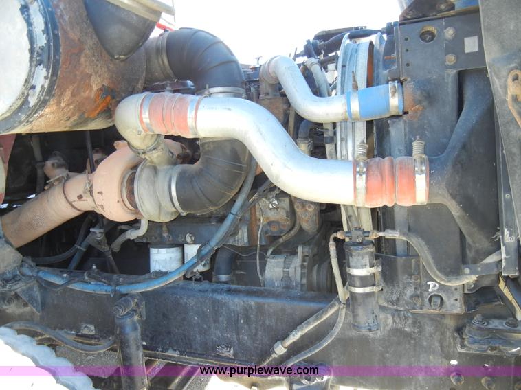 image for item A3386 1994 Volvo WG semi truck