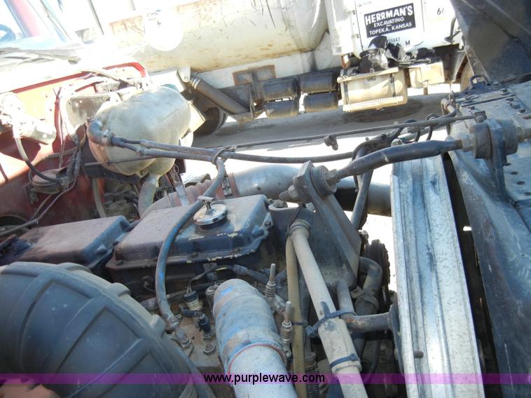 image for item A3386 1994 Volvo WG semi truck