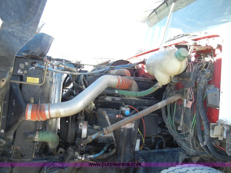 image for item A3386 1994 Volvo WG semi truck