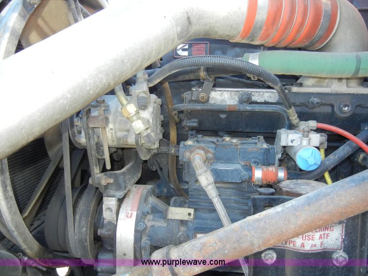 image for item A3386 1994 Volvo WG semi truck