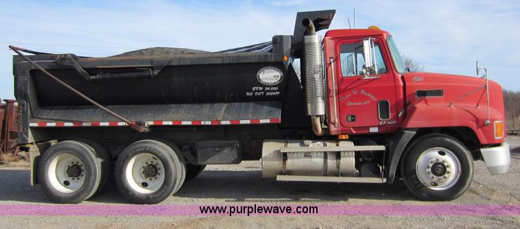 image for item A5652 1996 Mack CH613 dump truck