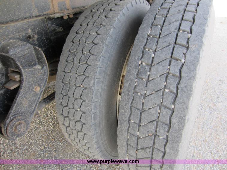 image for item A5652 1996 Mack CH613 dump truck