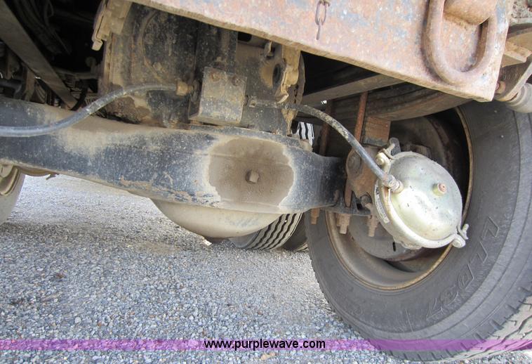 image for item A5652 1996 Mack CH613 dump truck