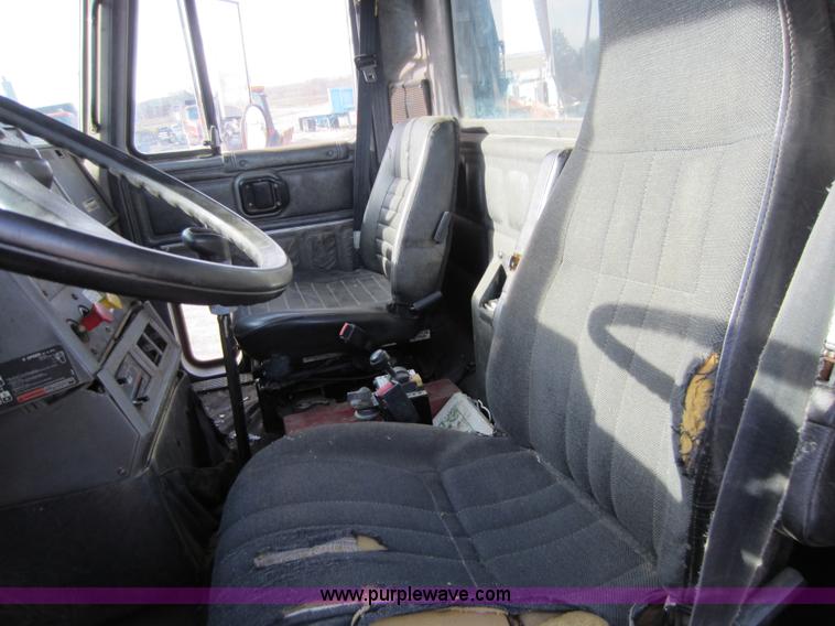 image for item A5652 1996 Mack CH613 dump truck