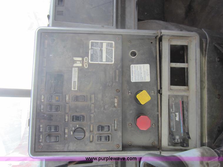 image for item A5652 1996 Mack CH613 dump truck