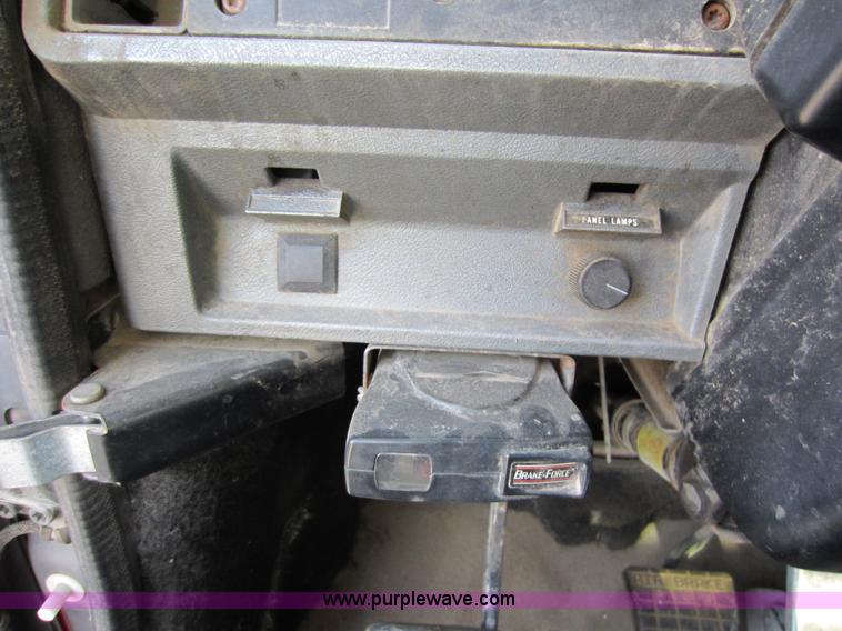 image for item A5652 1996 Mack CH613 dump truck