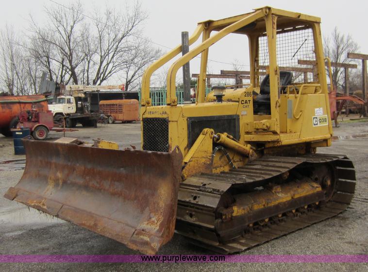 image for item A5672 1983 Caterpillar D3B dozer