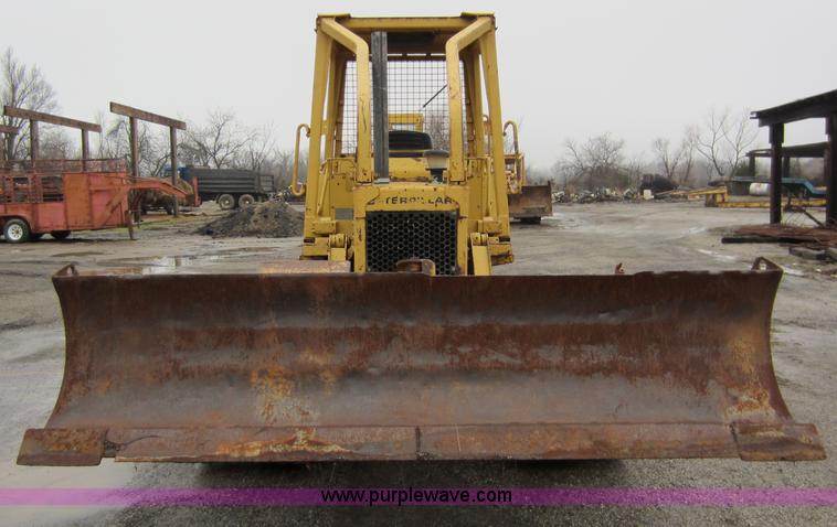 image for item A5672 1983 Caterpillar D3B dozer
