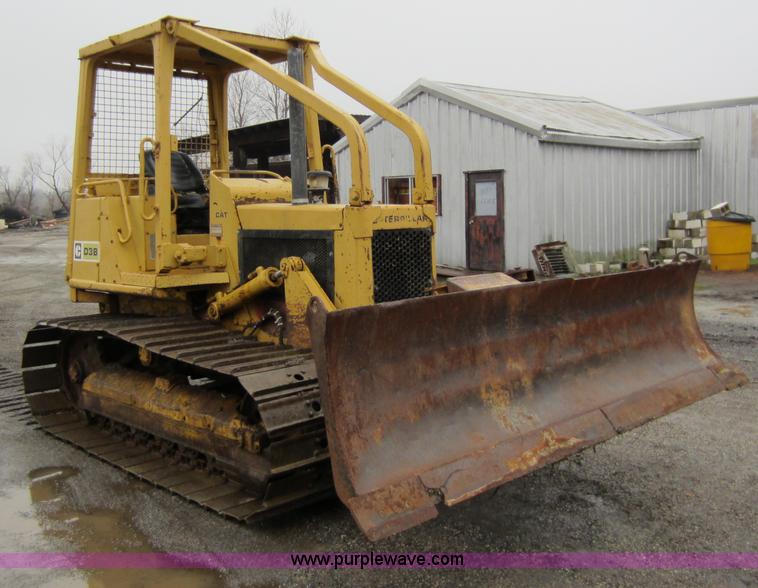 image for item A5672 1983 Caterpillar D3B dozer