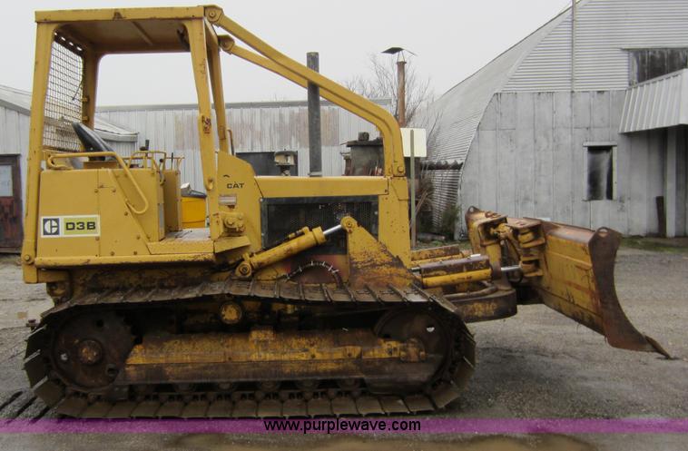 image for item A5672 1983 Caterpillar D3B dozer