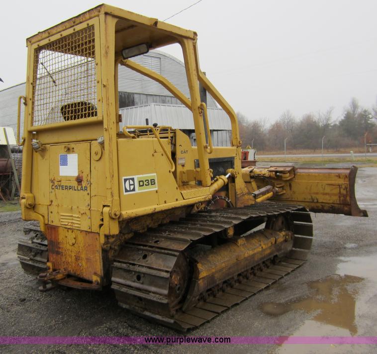 image for item A5672 1983 Caterpillar D3B dozer