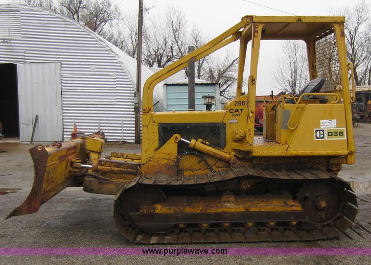 image for item A5672 1983 Caterpillar D3B dozer