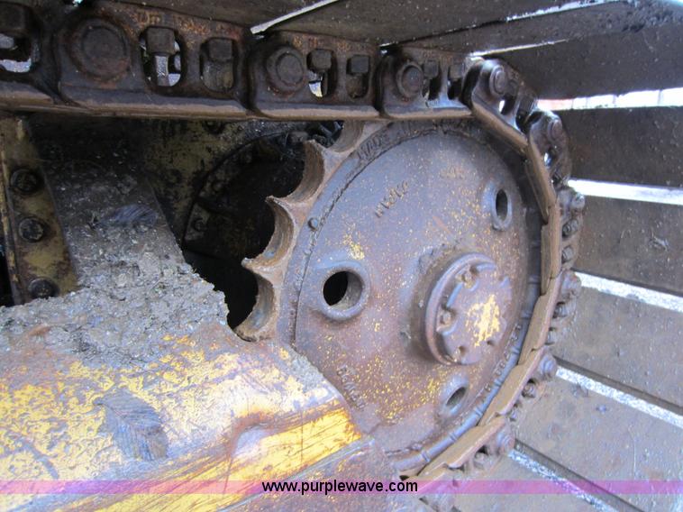 image for item A5672 1983 Caterpillar D3B dozer