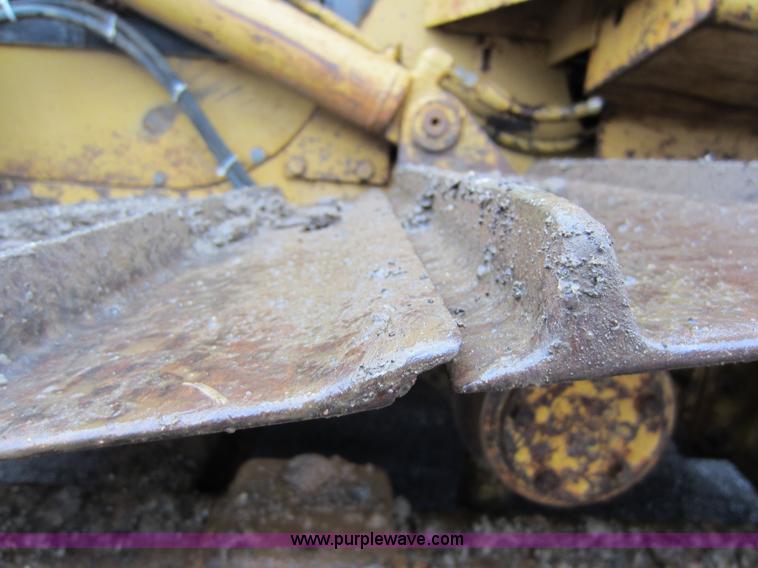 image for item A5672 1983 Caterpillar D3B dozer