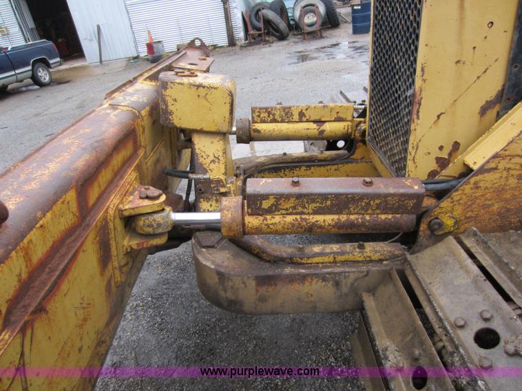 image for item A5672 1983 Caterpillar D3B dozer