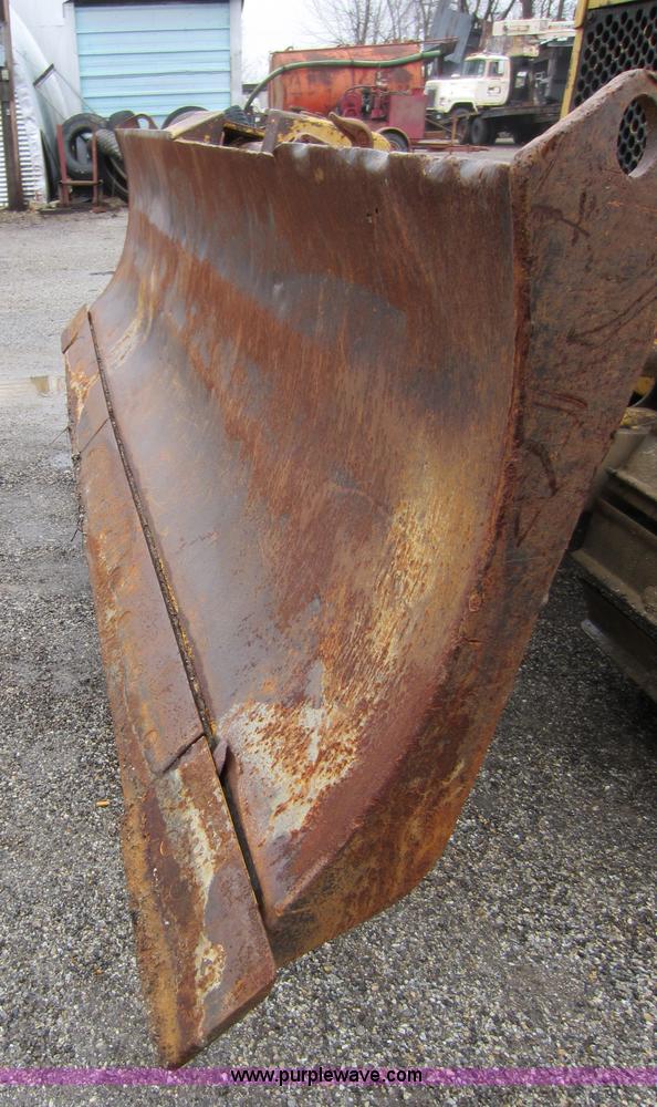 image for item A5672 1983 Caterpillar D3B dozer