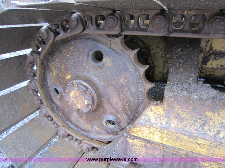 image for item A5672 1983 Caterpillar D3B dozer