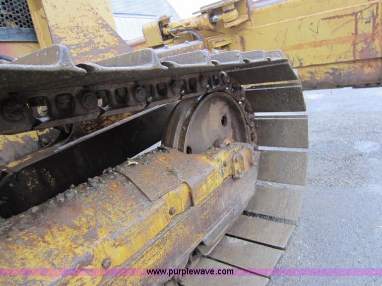 image for item A5672 1983 Caterpillar D3B dozer