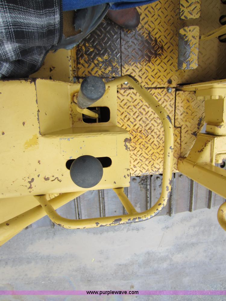 image for item A5672 1983 Caterpillar D3B dozer