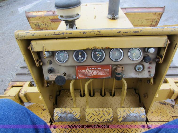 image for item A5672 1983 Caterpillar D3B dozer