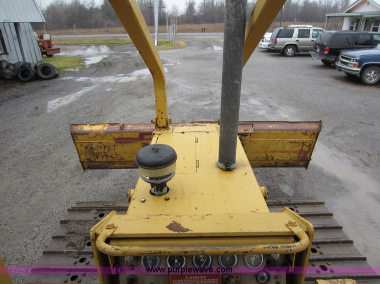 image for item A5672 1983 Caterpillar D3B dozer