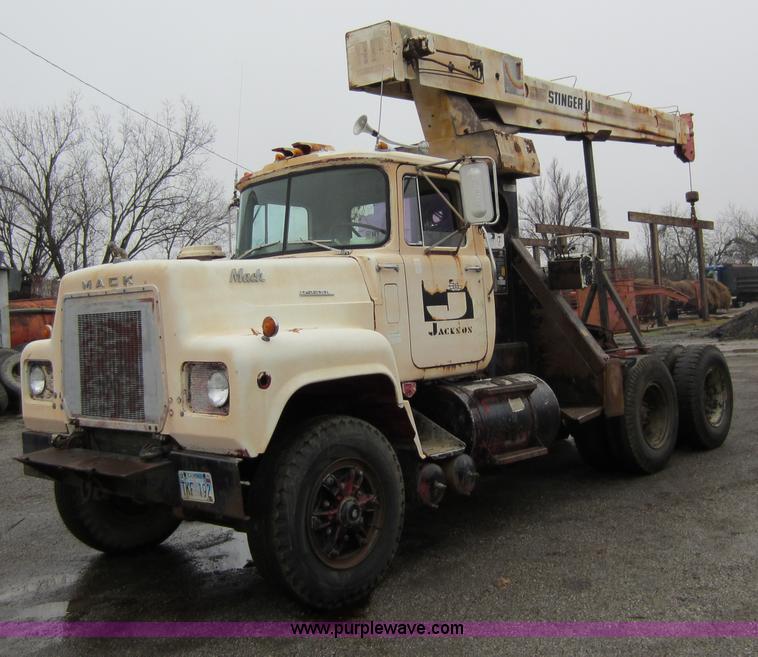 image for item A5673 1977 Mack RS600L crane truck
