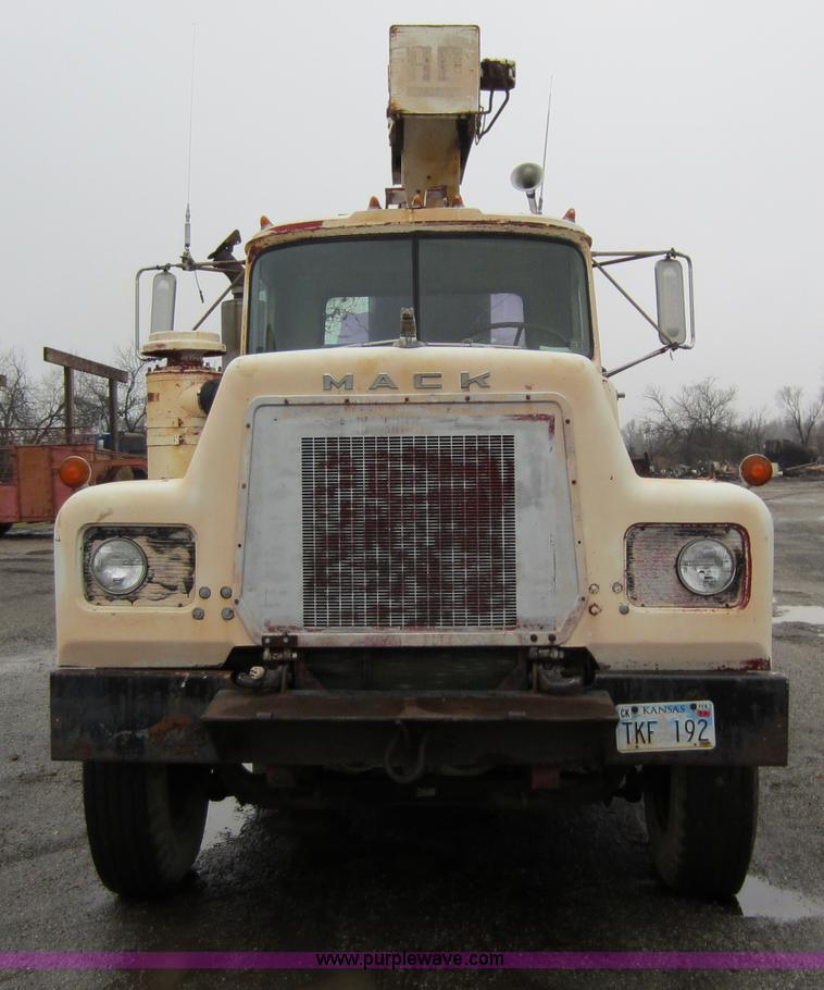 image for item A5673 1977 Mack RS600L crane truck