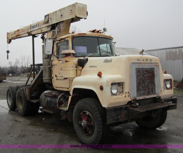 image for item A5673 1977 Mack RS600L crane truck
