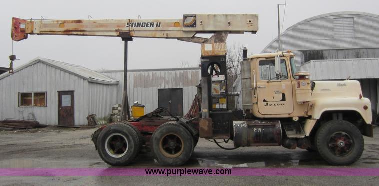 image for item A5673 1977 Mack RS600L crane truck