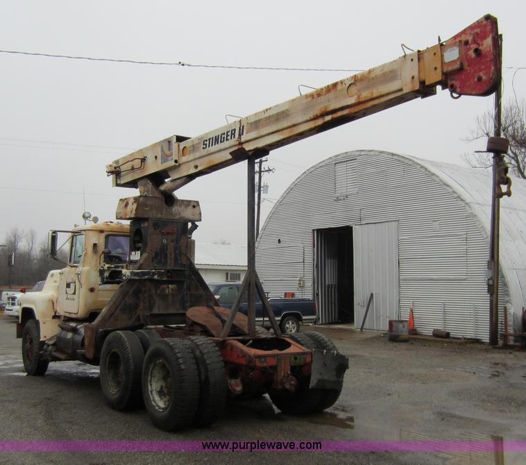 image for item A5673 1977 Mack RS600L crane truck