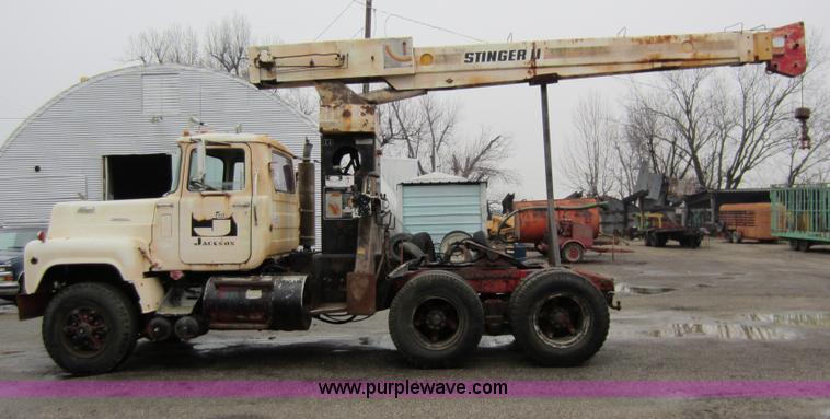 image for item A5673 1977 Mack RS600L crane truck