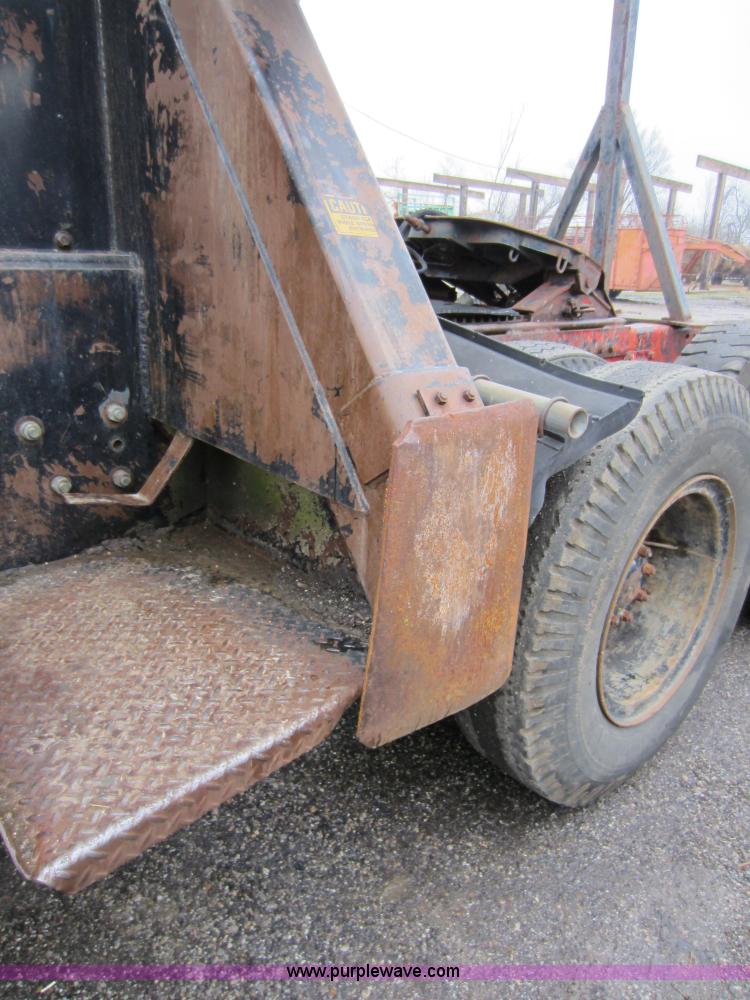 image for item A5673 1977 Mack RS600L crane truck