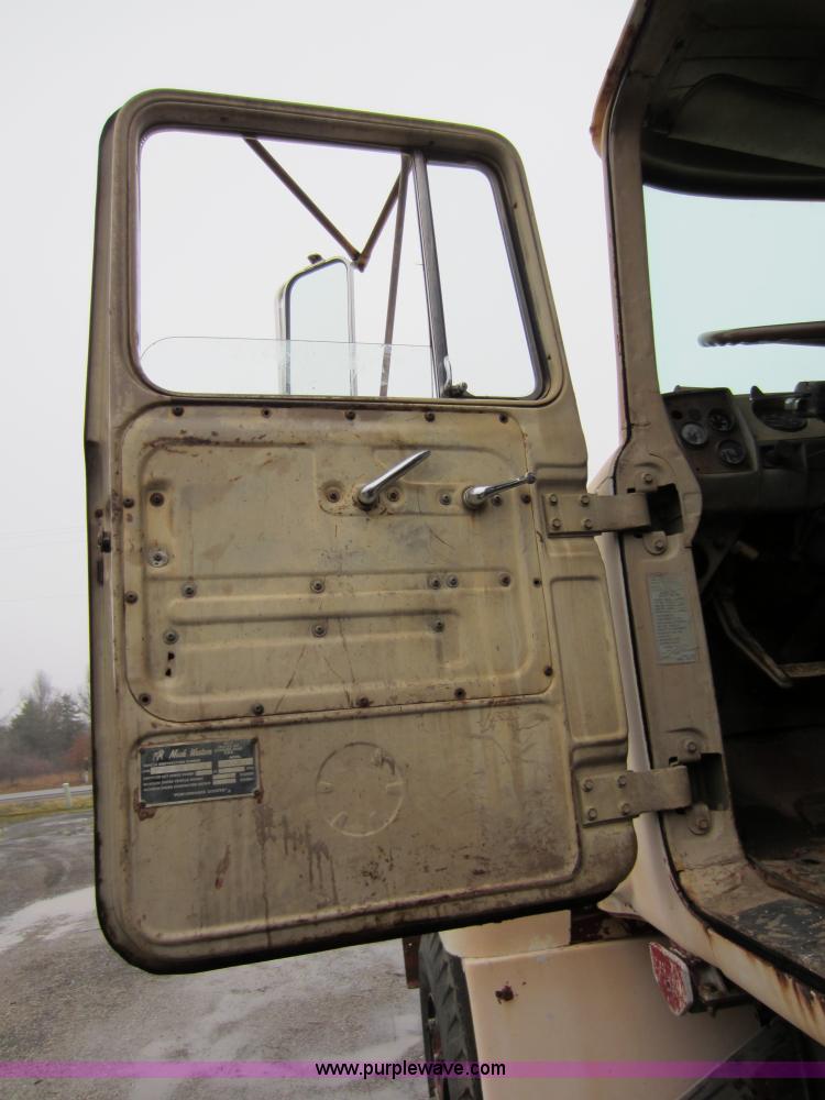 image for item A5673 1977 Mack RS600L crane truck