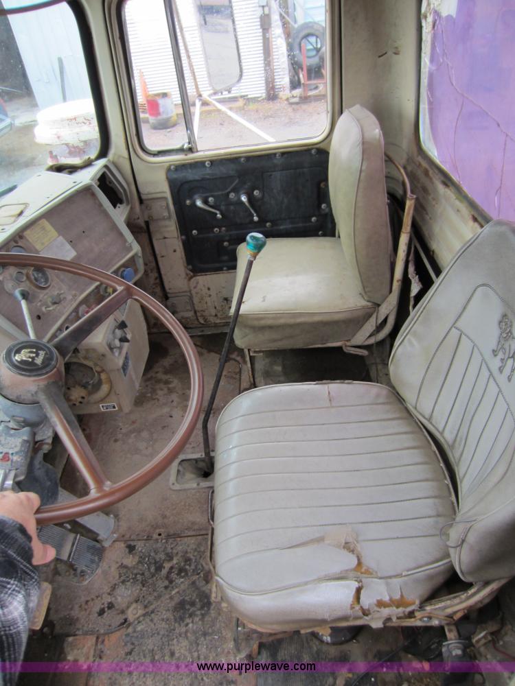 image for item A5673 1977 Mack RS600L crane truck