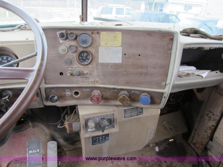 image for item A5673 1977 Mack RS600L crane truck