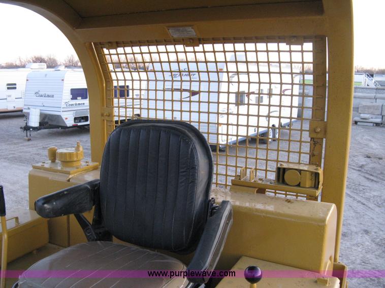 image for item A6022 1997 Dresser 175C track loader