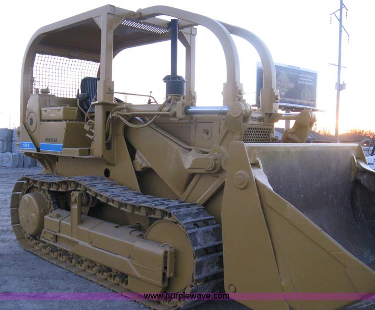 image for item A6022 1997 Dresser 175C track loader