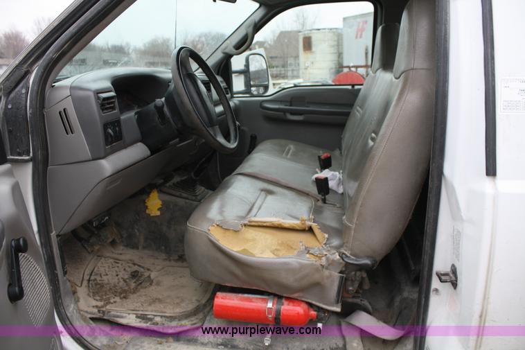 image for item A6622 2001 Ford F450 XL Super Duty pickup truck
